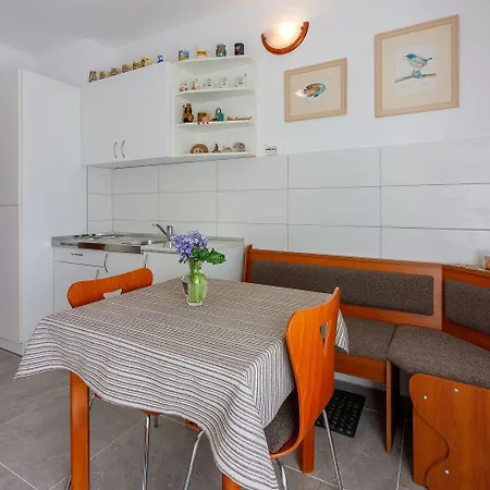 Hundefreundliches Studio-apartment Nur 250 Meter Zum Mit Meerblick Apartament Novi Vinodolski