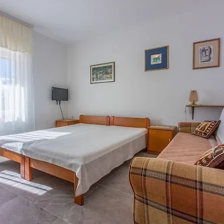 Apartament Hundefreundliches Studio-apartment Nur 250 Meter Zum Mit Meerblick Novi Vinodolski