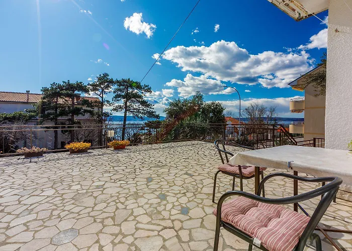 Hundefreundliches Studio-apartment Nur 250 Meter Zum Mit Meerblick Novi Vinodolski